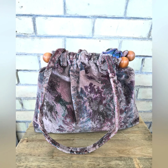 Vintage Carpet Bag - Picture 4 of 9